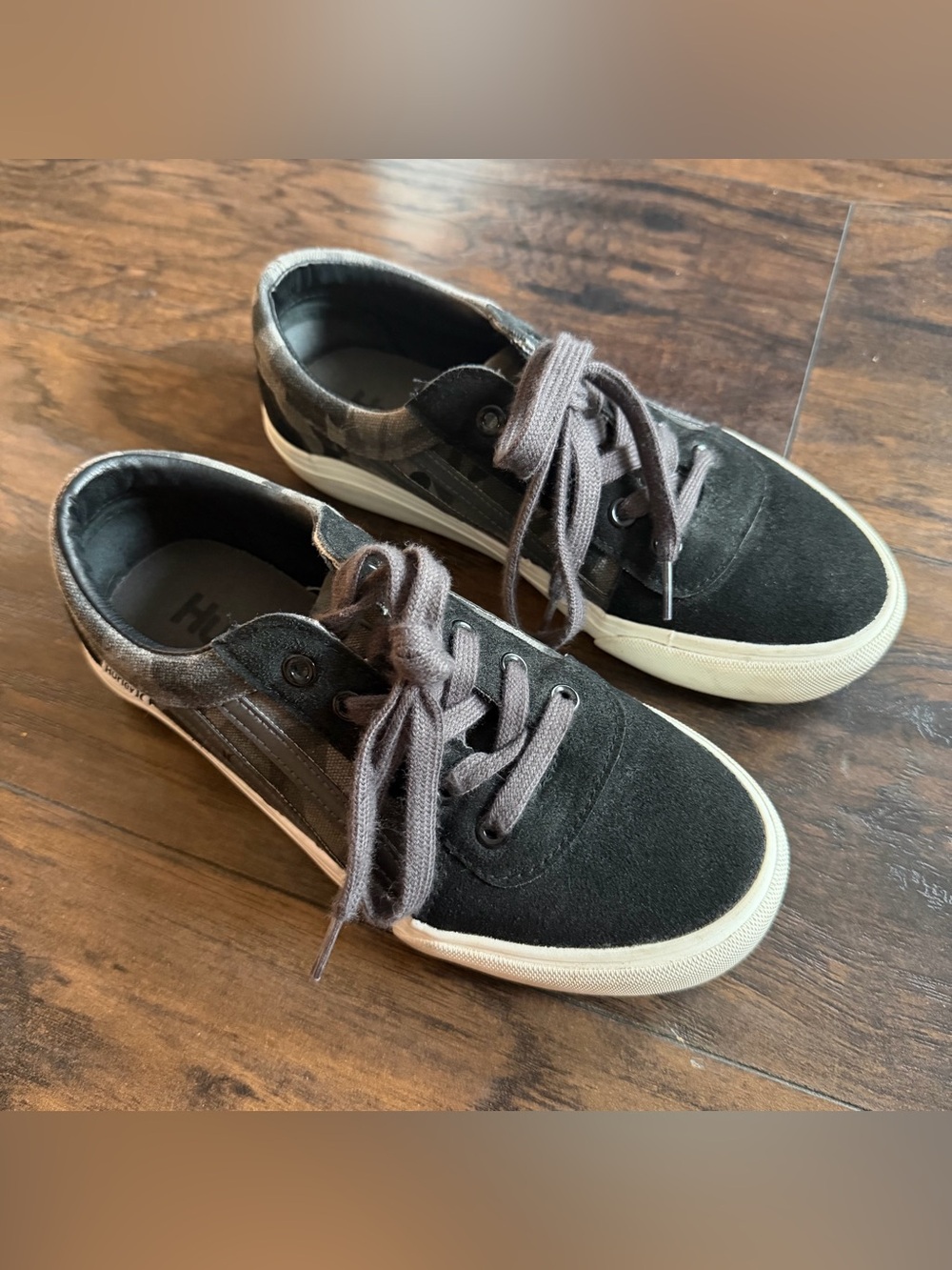 Hurley Boardy Sneakers Kids size 4 boys or girls